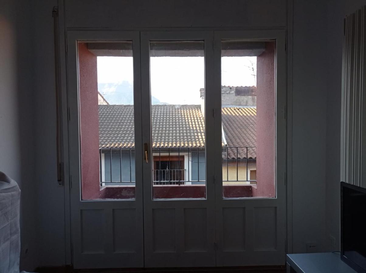 Luminoso, Centrico Y Silencioso Apartamento Jaca Exterior photo